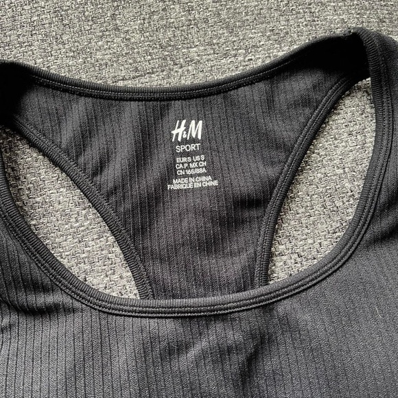 3/22 🧡 H&M ribbed sport bra
Size: S - Picture 3 of 3